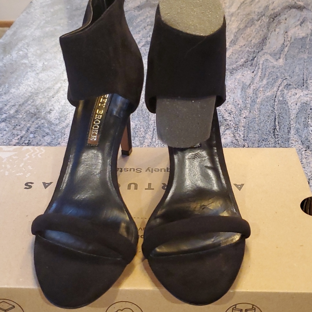 Audrey Brooks Black Suede Heels NWOB
